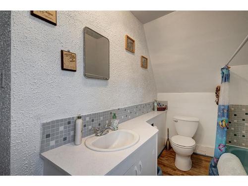 228 47 Ave W, Claresholm, AB - Indoor Photo Showing Bathroom