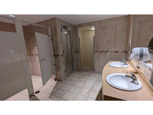 1411-738 3 Avenue Sw, Calgary, AB - Indoor Photo Showing Bathroom