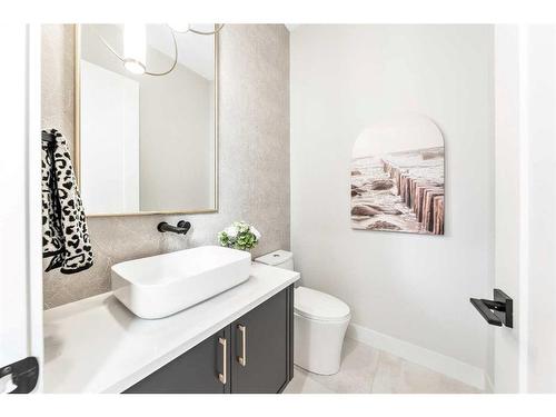 924 33A Street Nw, Calgary, AB - Indoor Photo Showing Bathroom