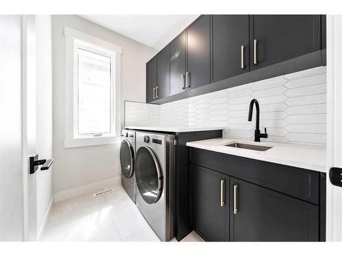 924 33A Street Nw, Calgary, AB - Indoor Photo Showing Laundry Room