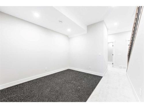 924 33A Street Nw, Calgary, AB - Indoor Photo Showing Other Room