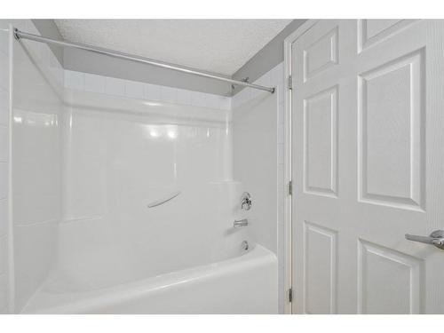 2130-700 Willowbrook Road Nw, Airdrie, AB - Indoor Photo Showing Bathroom