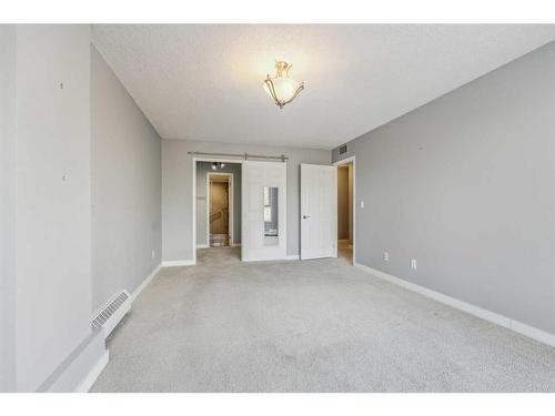 203-2425 90 Avenue Sw, Calgary, AB - Indoor Photo Showing Other Room