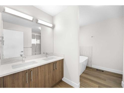 510 Clydesdale Way, Cochrane, AB - Indoor Photo Showing Bathroom