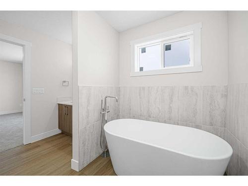 510 Clydesdale Way, Cochrane, AB - Indoor Photo Showing Bathroom