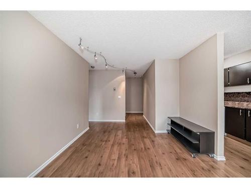 206-630 57 Avenue Sw, Calgary, AB - Indoor Photo Showing Other Room