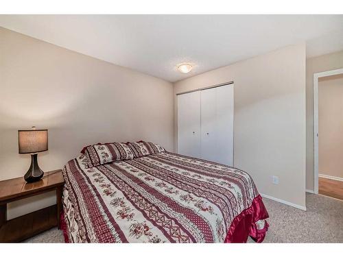 206-630 57 Avenue Sw, Calgary, AB - Indoor Photo Showing Bedroom