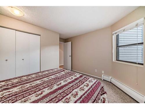 206-630 57 Avenue Sw, Calgary, AB - Indoor Photo Showing Bedroom