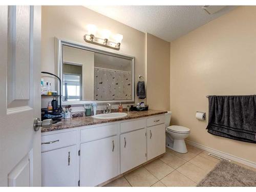 624 Bracewood Drive Sw, Calgary, AB - Indoor Photo Showing Bathroom