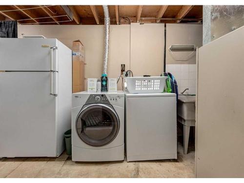 624 Bracewood Drive Sw, Calgary, AB - Indoor Photo Showing Laundry Room
