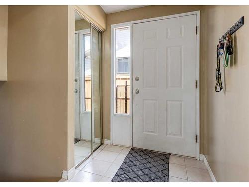 624 Bracewood Drive Sw, Calgary, AB - Indoor Photo Showing Other Room