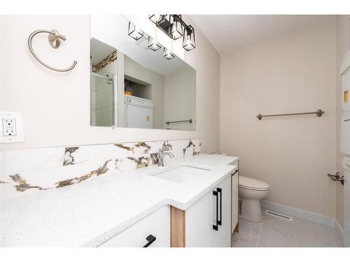 1508 Olympia Drive Se, Calgary, AB - Indoor Photo Showing Bathroom