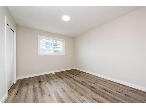 1508 Olympia Drive Se, Calgary, AB - Indoor Photo Showing Other Room