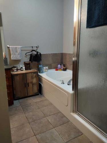 424-30 Discovery Ridge Close Sw, Calgary, AB - Indoor Photo Showing Bathroom