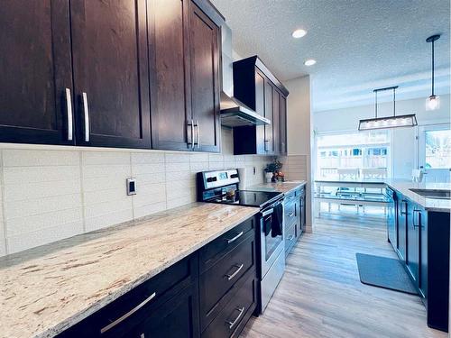 286 Mountainview Drive, Okotoks, AB - Indoor Photo Showing Kitchen With Upgraded Kitchen