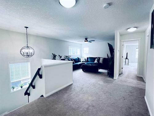286 Mountainview Drive, Okotoks, AB - Indoor Photo Showing Other Room