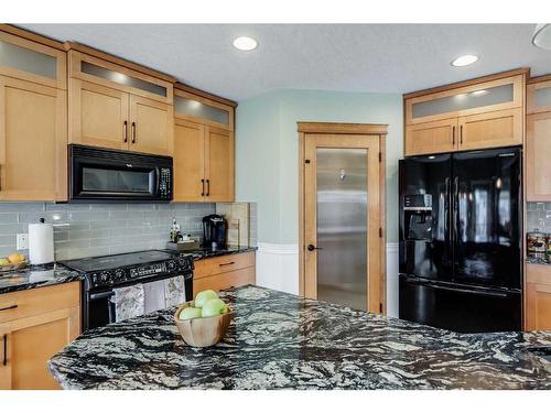 2720 Coopers Manor Sw, Airdrie, AB - Indoor Photo Showing Kitchen