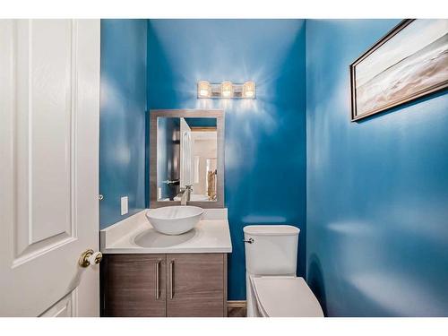 33 Springbank Rise Sw, Calgary, AB - Indoor Photo Showing Bathroom