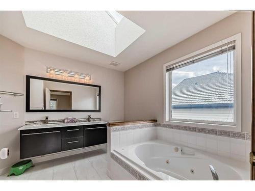 33 Springbank Rise Sw, Calgary, AB - Indoor Photo Showing Bathroom