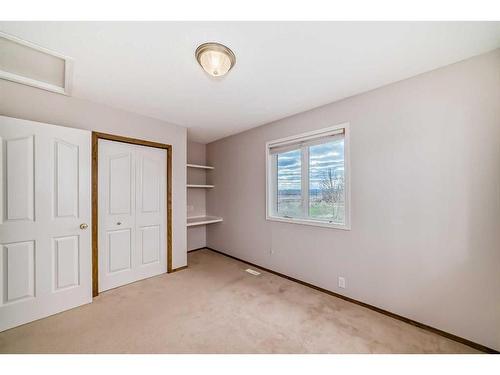 33 Springbank Rise Sw, Calgary, AB - Indoor Photo Showing Other Room