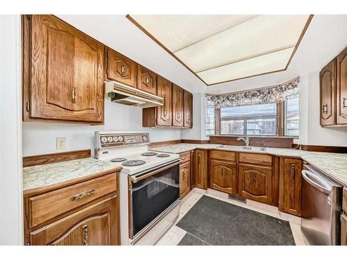 411-3730 50 Street Nw, Calgary, AB - Indoor Photo Showing Kitchen
