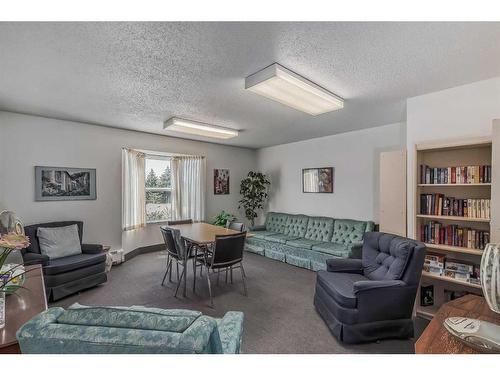411-3730 50 Street Nw, Calgary, AB - Indoor Photo Showing Living Room