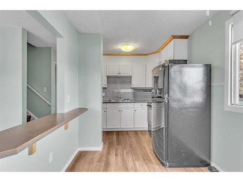 3928 29A Avenue Se, Calgary, AB - Indoor Photo Showing Kitchen