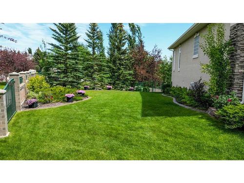 824 Royal Court Nw, Calgary, AB - Outdoor