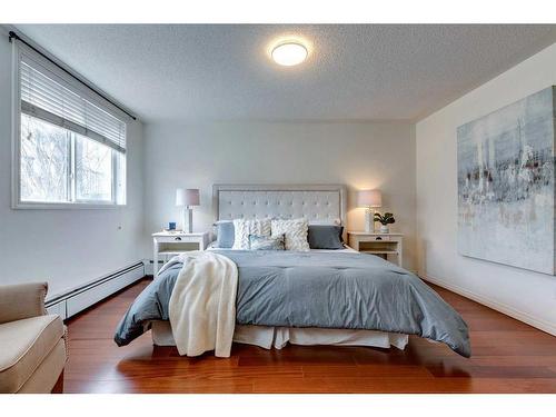 105-2419 Erlton Road Sw, Calgary, AB - Indoor Photo Showing Bedroom
