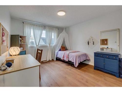 52 Sunhurst Crescent Se, Calgary, AB - Indoor Photo Showing Bedroom