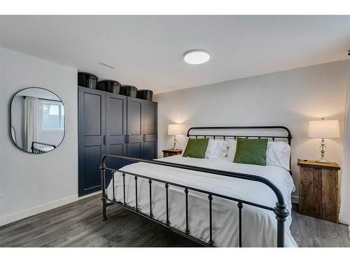 52 Sunhurst Crescent Se, Calgary, AB - Indoor Photo Showing Bedroom