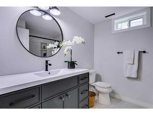 52 Sunhurst Crescent Se, Calgary, AB - Indoor Photo Showing Bathroom