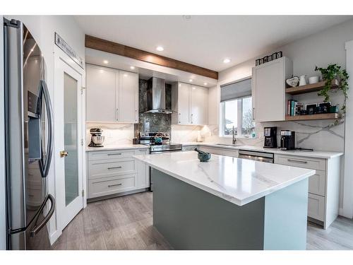 1413 Sunshine Place Se, High River, AB - Indoor Photo Showing Kitchen With Upgraded Kitchen