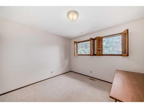 5420 Dalrymple Crescent Nw, Calgary, AB - Indoor Photo Showing Other Room