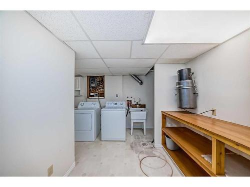 5420 Dalrymple Crescent Nw, Calgary, AB - Indoor Photo Showing Laundry Room