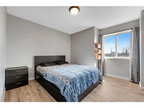 994 Coventry Drive Ne, Calgary, AB - Indoor Photo Showing Bedroom