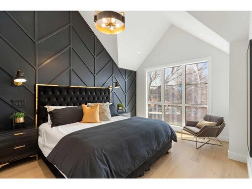 711 36 Street Sw, Calgary, AB - Indoor Photo Showing Bedroom