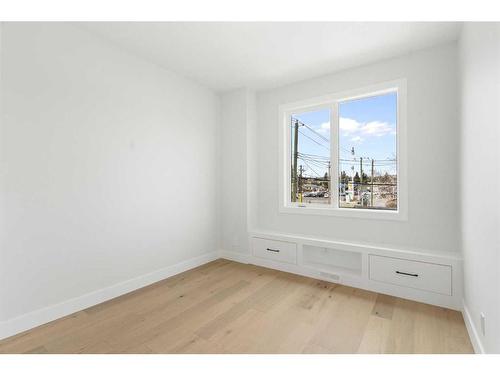 711 36 Street Sw, Calgary, AB - Indoor Photo Showing Other Room