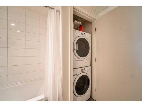 1216-222 Riverfront Avenue Sw, Calgary, AB - Indoor Photo Showing Laundry Room