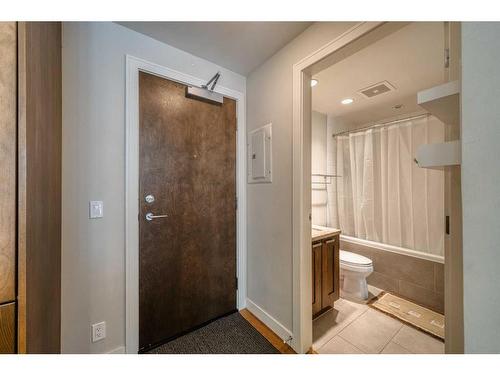 1216-222 Riverfront Avenue Sw, Calgary, AB - Indoor Photo Showing Bathroom