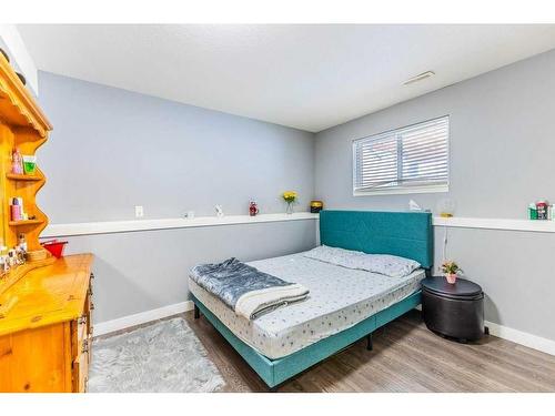120 Taracove Crescent Ne, Calgary, AB - Indoor Photo Showing Bedroom