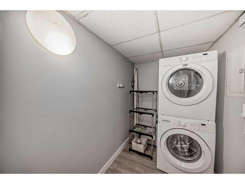 1104-188 15 Avenue Sw, Calgary, AB - Indoor Photo Showing Laundry Room