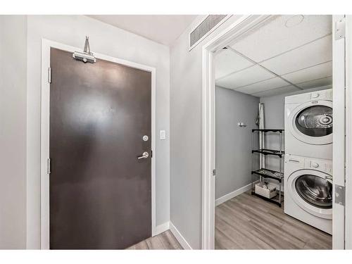 1104-188 15 Avenue Sw, Calgary, AB - Indoor Photo Showing Laundry Room