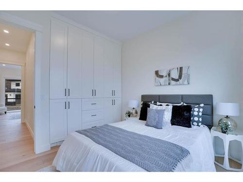 2316 9 Avenue Nw, Calgary, AB - Indoor Photo Showing Bedroom