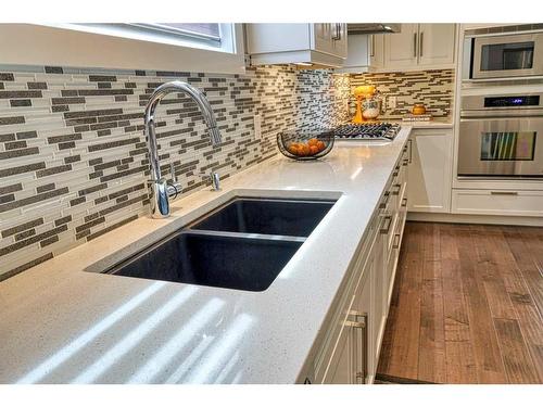 2407 25A Street Sw, Calgary, AB - Indoor Photo Showing Kitchen With Double Sink With Upgraded Kitchen