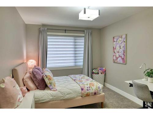 2407 25A Street Sw, Calgary, AB - Indoor Photo Showing Bedroom