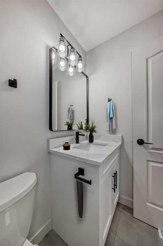 4 Valley Crest Gardens Nw, Calgary, AB - Indoor Photo Showing Bathroom