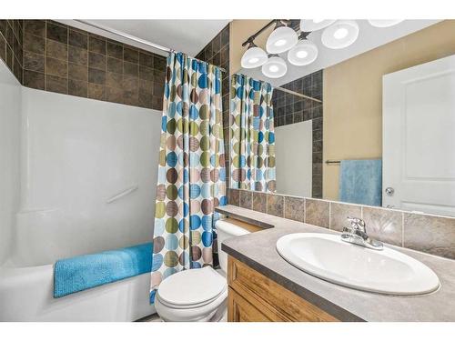 258 Cranfield Gardens Se, Calgary, AB - Indoor Photo Showing Bathroom