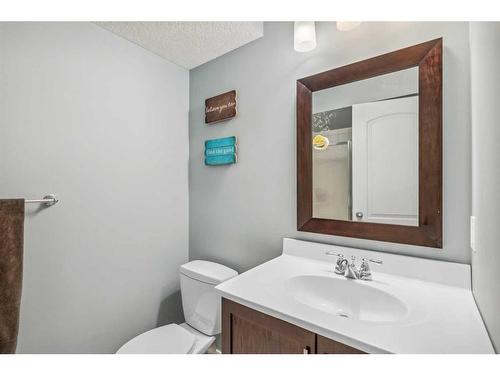258 Cranfield Gardens Se, Calgary, AB - Indoor Photo Showing Bathroom