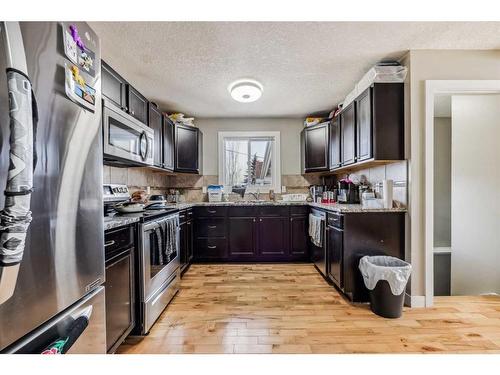 1532 Mardale Way Ne, Calgary, AB - Indoor Photo Showing Kitchen